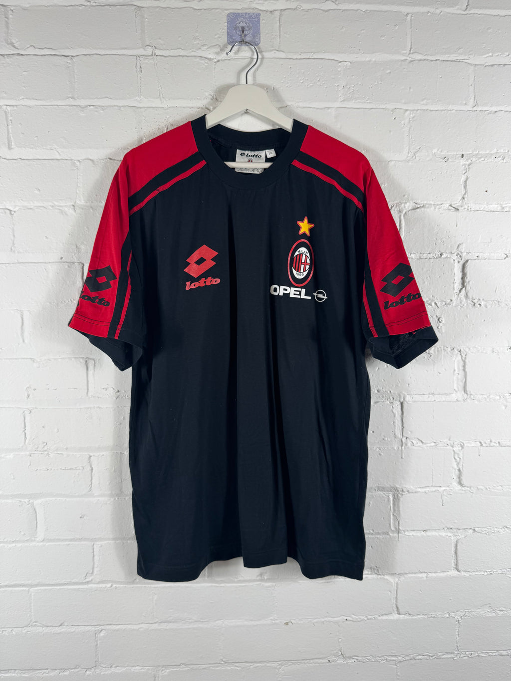 1997 / 98 AC Milan football training t shirt Lotto XL