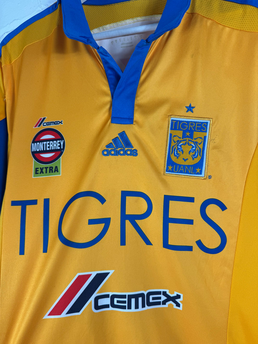 2015 / 16 Tigres UANL Home Adidas Small Football Shirt Gignac 10