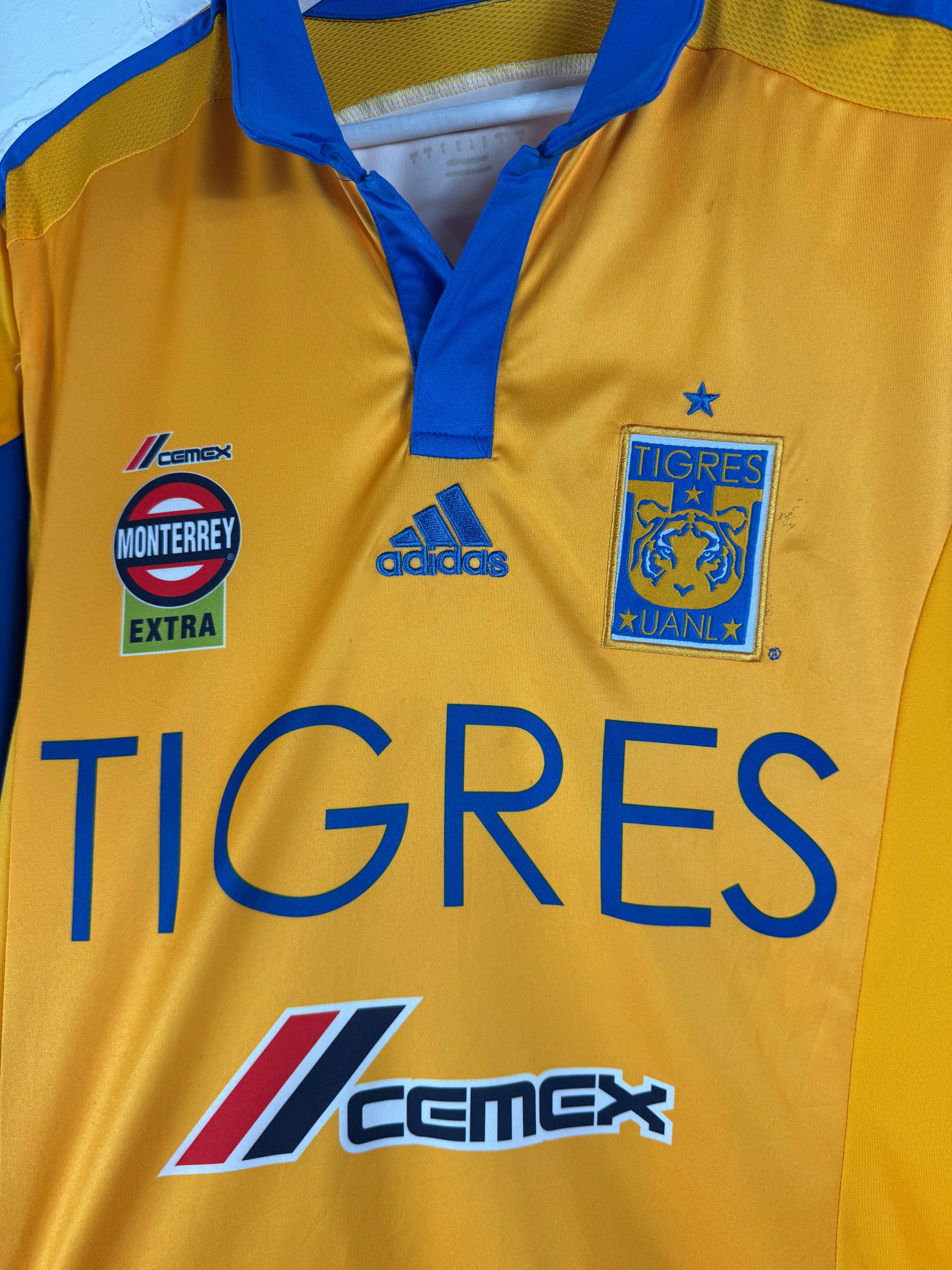 2015 / 16 Tigres UANL Home Adidas Small Football Shirt Gignac 10